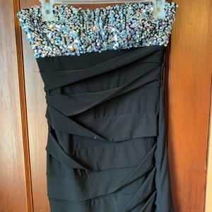 Strapless short black dress